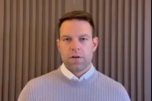 Κασσελάκης για το μέτρο της Κυβέρνησης για τη βία στα γήπεδα: Τιμωρητική πολιτική παντού χωρίς στόχευση και αποτέλεσμα - εικόνα 2