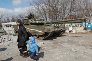 Ουκρανία: Αριθμοί σοκ από τον ΟΗΕ - 902 νεκροί άμαχοι, 10 εκατ. έχουν εγκαταλείψει τα σπίτια τους - εικόνα 2