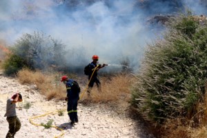 Πύρινος εφιάλτης στη Χίο: Δύσκολη μάχη στο Καμπί για να μην ξεφύγει - Καλύτερη εικόνα σε Άγιο Γιώργη και Ζυφιά