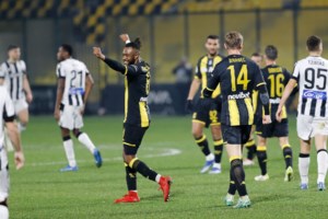 Ολυμπιακός-ΑΕΚ 1-2: Μεγάλη νίκη στο "Γ. Καραϊσκάκης", έντονα παράπονα των "Πειραιωτών" για την διαιτησία - εικόνα 3