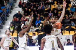 Εξαλλοι οι άνθρωποι της Μπεσίκτας για πανό που σήκωσαν οι οπαδοί του Πανιωνίου - Ξέσπασε "πόλεμος"