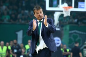 Τουρκικές προκλήσεις στην Κωνσταντινούπολη: Πήραν τις ελληνικές σημαίες των ΠΑΟΚτζήδων - Πανό για την Άλωση [εικόνες - βίντεο]