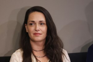 Αφή Ολυμπιακής Φλόγας: Αντιδράσεις στα social media για τις στολές που θα φορέσουν οι ιέρειες - "Ο ορισμός του κιτς" [εικόνες]