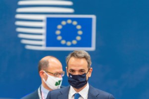 Κορονοϊός: Με μάσκα του Παναθηναϊκού ο Δένδιας- Με την υπουργό Εξωτερικών της Ισπανίας - εικόνα 5