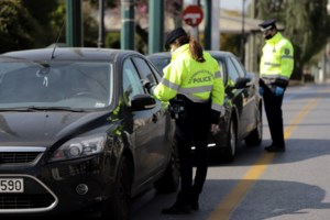 Συνελήφθη 24χρονος αλλοδαπός που είχε στην κατοχή του 48 πτυσσόμενα μαχαίρια