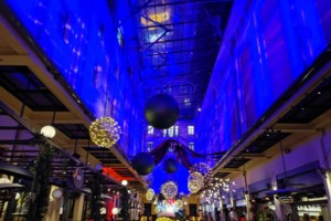 Σε ρυθμούς Χριστουγέννων η Αθήνα: Ανάβει την Πέμπτη το δέντρο στο Σύνταγμα με μια μεγάλη συναυλία