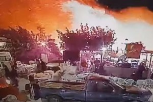 Φωτιά σε διαμέρισμα στη Θεσσαλονίκη: Απεγκλωβίστηκαν γιαγιά με τον 10χρονο εγγονό της [Εικόνες, βίντεο] - εικόνα 2