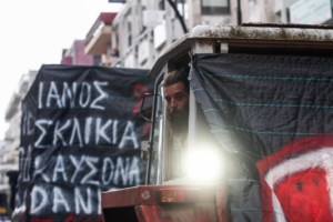 Αγρότες έκλεισαν την Αθηνών - Λαμίας στο Κάστρο Βοιωτίας