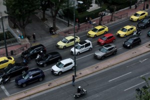 Απίστευτο: Εγκλωβισμένοι της Αττικής Οδού ακόμα περιμένουν τις αποζημιώσεις - Ενα χρόνο μετά τη σφοδρή χιονόπτωση - εικόνα 2