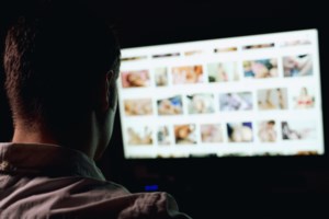 Πάτρα: Άπορος παρέλαβε κρέας με με συνοδευτικό...κατσαρίδα- Το πήγε πακέτο στον εισαγγελέα [εικόνα] - εικόνα 3