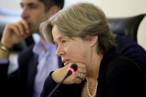 Μπηχτή Μόσιαλου κατά υπουργών: Οι "επιδημιολόγοι" του υπουργικού συμβουλίου καλό θα ήταν να κάνουν σωστά τη δουλειά τους