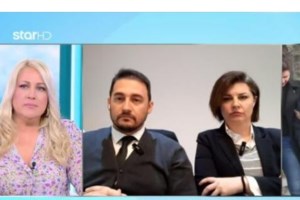 Λουκία Πιστιόλα: Δίνει σκληρή μάχη με τη νόσο Πάρκινσον, σε αναπηρικό καροτσάκι στην κηδεία Πανουσόπουλου - εικόνα 5