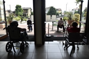 ΠΟΥ: Ολλανδοί μολύνθηκαν από μινκ - Τα πρώτα γνωστά κρούσματα μετάδοσης κορονοϊού από ζώο σε άνθρωπο