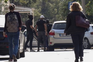 Κρήτη: 40χρονη τσακώθηκε με τον σύντροφό της και τον μαχαίρωσε στο λαιμό - Στο Βενιζέλειο ο 50χρονος