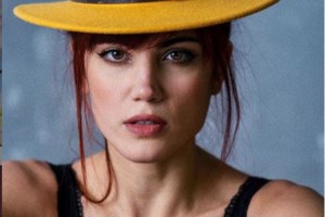 Βούλα Πατουλίδου: Κλαίει μόλις βλέπει ξαφνικά τον γιο της που σπουδάζει στην Αμερική [βίντεο] - εικόνα 2