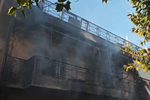 Θεσσαλονίκη: Φωτιά σε ΑΤΜ μετά από εμπρησμό – Την έσβησε περαστικός