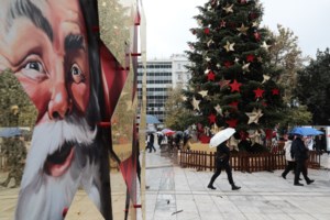 Ανοιχτά τα καταστήματα την Τετάρτη - Πώς θα λειτουργήσουν μέχρι την Πρωτοχρονιά - Το εορταστικό ωράριο