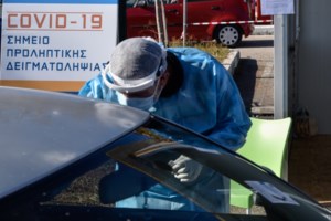 Κορονοϊός: "Μαύρος" και ο Δεκέμβρης με 686 θανάτους σε μια εβδομάδα - Οσα θύματα είχαμε τους πρώτους 9 μήνες