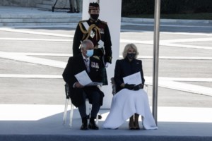 Έλενα Ακρίτα: Συγκινήθηκε (αλήθεια) με τον Κάρολο που φρόντιζε την Καμίλα στην παρέλαση - "Πόσο τρυφερή σκηνή" - εικόνα 3