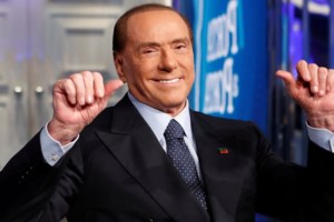 Ιταλία: Σίλβιο Μπερλουσκόνι και Ματέο Σαλβίνι αναγγέλλουν τη συγχώνευση των κομμάτων τους