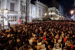 10+1 φωτογραφικά κλικς από τη συναυλία στο Rex: Πλήθος κόσμου στο πλευρό των καλλιτεχνών - εικόνα 4