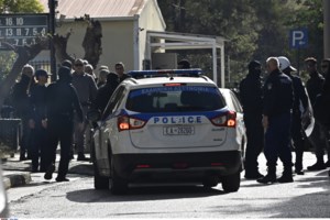 Έκρηξη από γκαζάκια σε είσοδο πολυκατοικίας στη Γλυφάδα