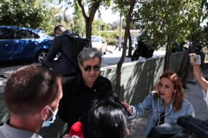 "Αυτοαποκαλούμενο Θεοδωράκη" αναφέρει ο Μίκης τον Νίκο Κουρή στη διαθήκη - Πού αφήνει το σπίτι απέναντι από την Ακρόπολη και το ΙΧ αυτοκίνητο [Βίντεο]