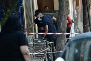 Τουρκία: Σοκαριστικό βίντεο - Πορτιέρηδες ξυλοκοπούν άγρια Βρετανίδες τουρίστριες έξω από εστιατόριο στον Μαρμαρά