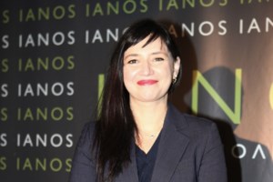 Αθηναΐς Νέγκα για τη ζωή στα 49 και τη λεύκη: "Αν δεν αρέσει σε κάποιους, δικό τους πρόβλημα - εικόνα 3