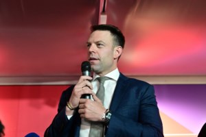 24ώρες με τον Κασσελάκη: Τα ελληνικά του Τάιλερ, ο γάμος τέλη Αυγούστου, το γυμναστήριο και οι βόλτες με τη Φάρλι [βίντεο] - εικόνα 6