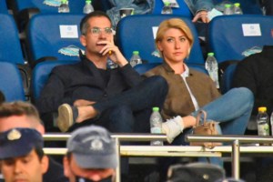 Σία Κοσιώνη: Η αστεία αντίδρασή της στο ρεπορτάζ για τη συναυλία των Coldplay και τον Κώστα Μπακογιάννη [βίντεο]