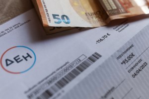 Πόσο ρεύμα θα πληρώσουμε τελικά τον Αύγουστο: Τα σενάρια, οι επιδοτήσεις και τι πρέπει να προσέξουμε