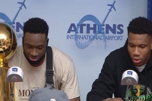 Στην Ακρόπολη με το τρόπαιο του NBA οι Αντετοκούνμπο