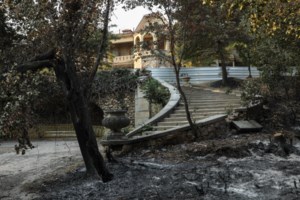 Φωτιά στο Τατόι: Τα κτίρια που υπέστησαν ζημιές πριν και μετά την πύρινη λαίλαπα [Εικόνες] - εικόνα 3