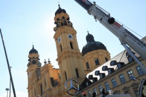 Σοκάρουν οι μαρτυρίες των θυμάτων των καθολικών ιερέων στη Γαλλία- "Με έσφιγγε στο στήθος και μου κατέβαζε το εσώρουχο" - εικόνα 2