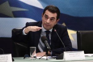 Αυτοψία Σκρέκα σε σούπερ μάρκετ: Πρέπει να μειωθούν οι τιμές αφού μειώνεται το κόστος