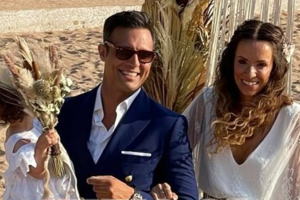 Το ρομαντικό boho νυφικό της Αρετής Θεοχαρίδη με τα αέρινα δαντελένια μανίκια καμπάνες - εικόνα 11