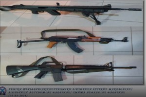 Φλώρινα: Προφυλακιστέα η 57χρονη για τον βαρύ οπλισμό - "Ο πατέρας μου είναι εθνοφύλακας και βραβευμένος σκοπευτής" λέει ο γιος