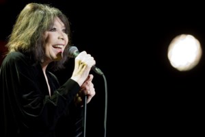 Ευγενία Μανωλίδου: Ποζάρει με τον γιο της και στέλνει μήνυμα για τη χρήση μάσκας [εικόνα]