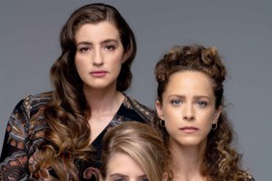 "Άγριες Μέλισσες": Εμφανίζεται η μητέρα του Ζάχου - Η Σοφία Σεϊρλή στον ρόλο της Μάρως Λυκογιάννη - εικόνα 3