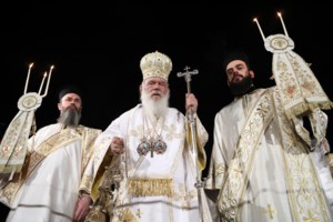 Σάλος με το εκκλησάκι των Αγίων Ισιδώρων στον Λυκαβηττό: Η καταγγελία για "ψευδοθαύματα" και η απάντηση του ιερέα [Βίντεο] - εικόνα 2