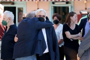 Τα δάκρυα του Σμαραγδή για τη γυναίκα του: Ήταν άγγελος που ήρθε να με προστατεύσει -  Δεν πρόλαβα να της τα πω όλα [βίντεο]