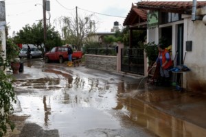 Καιρός: Χειμωνιάζει με κρύο, βροχές και χιόνια - Πού θα "χτυπήσουν" τα καιρικά φαινόμενα