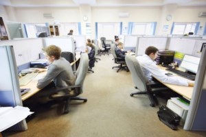 Αυξάνεται στα 780 ευρώ από σήμερα ο κατώτατος μισθός - Οι αλλαγές σε επιδόματα και τριετίες