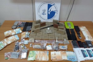 Σύλληψη 20χρονου που παρήγγειλε κάνναβη απο την Αμερική για να κάνει διακίνηση στη Σαντορίνη