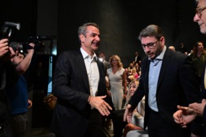 Κόντρα κυβέρνησης - ΠΑΣΟΚ για τις προτάσεις Ανδρουλάκη: "Είναι 4 δισ. το χρόνο" - "Είναι εμφανής ο πανικός τους" - εικόνα 2