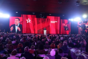 Viral η Πόπη Τσαπανίδου για το "πρόεδρε έλα με φόρα" στον Τσίπρα- Χαμός στο Twitter