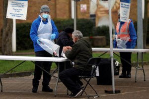 Κορονοϊός: Άσχημα νέα - Οι μεταλλάξεις του ιού "νικούν" και τη θεραπεία με τα μονοκλωνικά αντισώματα