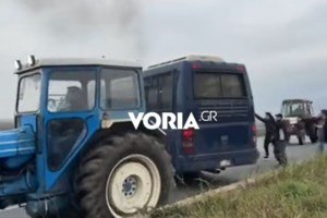 Σέρρες: ΕΔΕ από την ΕΛΑΣ για κλούβα που εμβόλισε το μπλόκο αγροτών [βίντεο]
