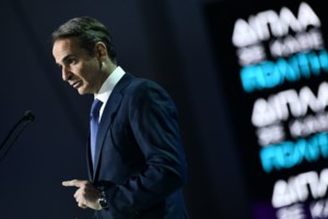 Παραφωνία Σαμαρά στο συνέδριο της ΝΔ: Τα καρφιά σε Μητσοτάκη για σειρά θεμάτων και η ηχηρή απάντηση - εικόνα 3